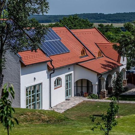 Oszter Udvarhaz Kekkut Esterno foto