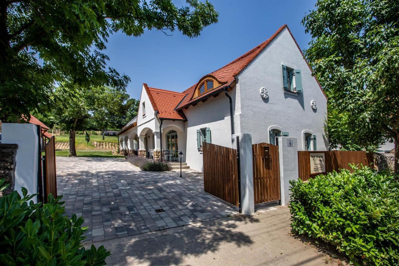 Oszter Udvarhaz Kekkut Esterno foto
